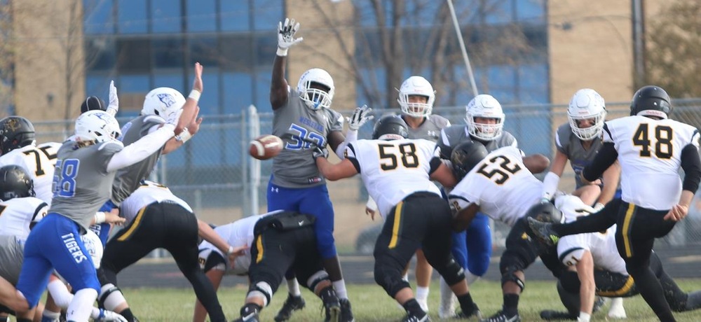 Offense shines as DWU overpowers Dordt