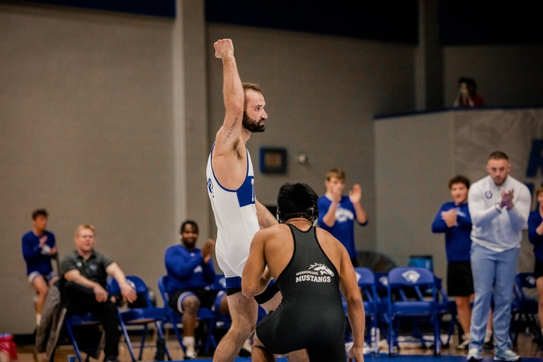 DAY 1 RESULTS OF DWU MEN’S WRESTLING AT NATIONAL CHAMPIONSHIPS: WILLIAMS ADVANCES WITH A PAIR OF UPSETS AND SAMPLE KEEPS ADVANCING