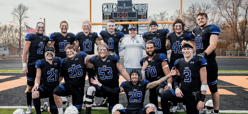 BIG DAY FOR SENIOR GROUP ENDS SEASON ON A HIGH NOTE WITH 38-34 WIN OVER MMU