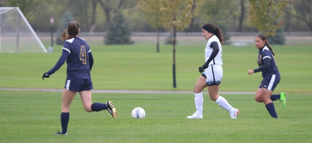 Weidler’s hat trick leads DWU over Chargers