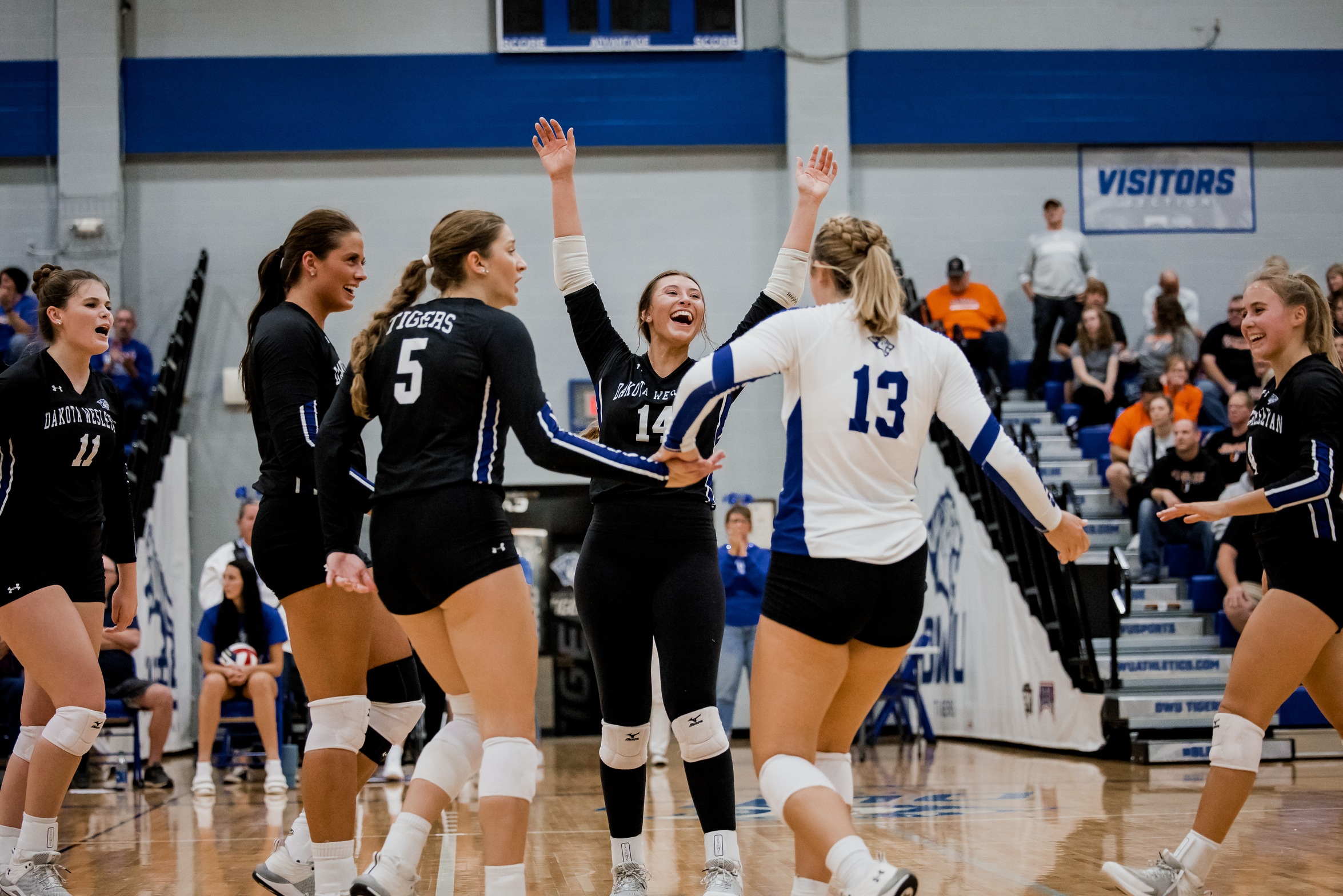 DWU WINS THE 'BATTLE OF THE TIGERS' IN STRAIGHT SETS