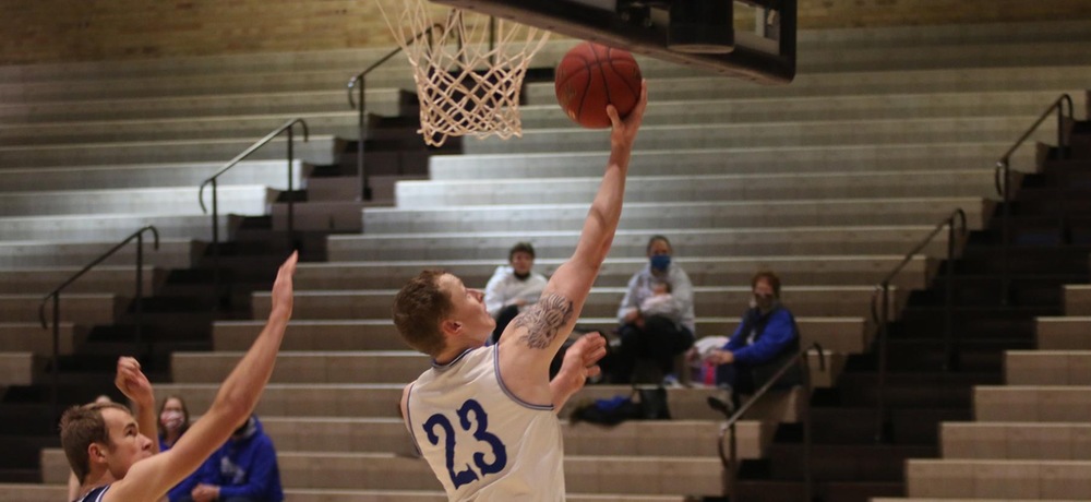 DWU overpowers Trojans in 175th meeting