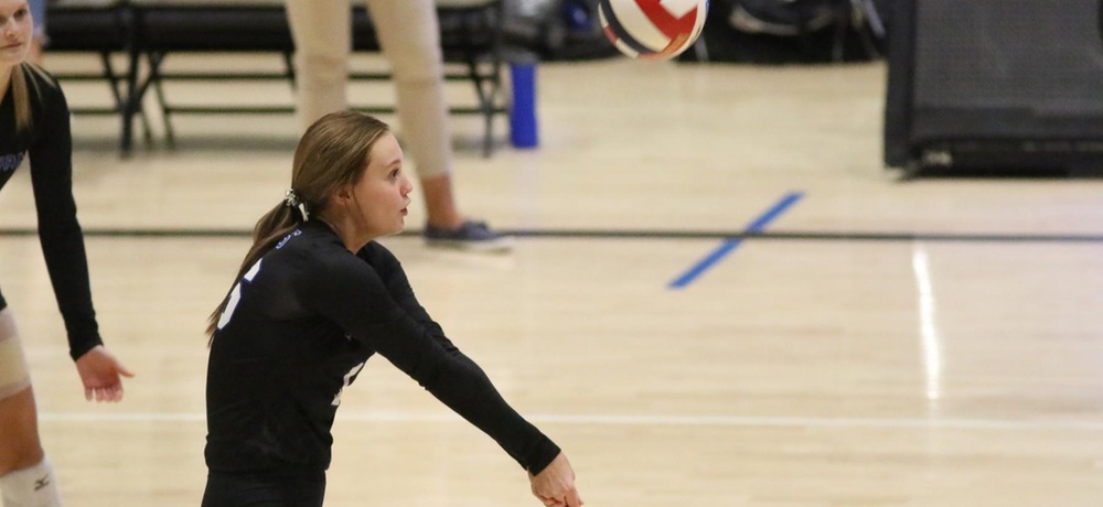 Volleyball falls in four-set thriller to undefeated Jimmies