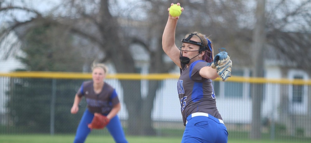 Softball splits with Concordia after winning extra-inning thriller