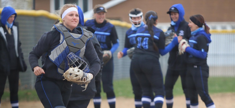 Softball comes up short in final road trip of the season, swept by Jimmies