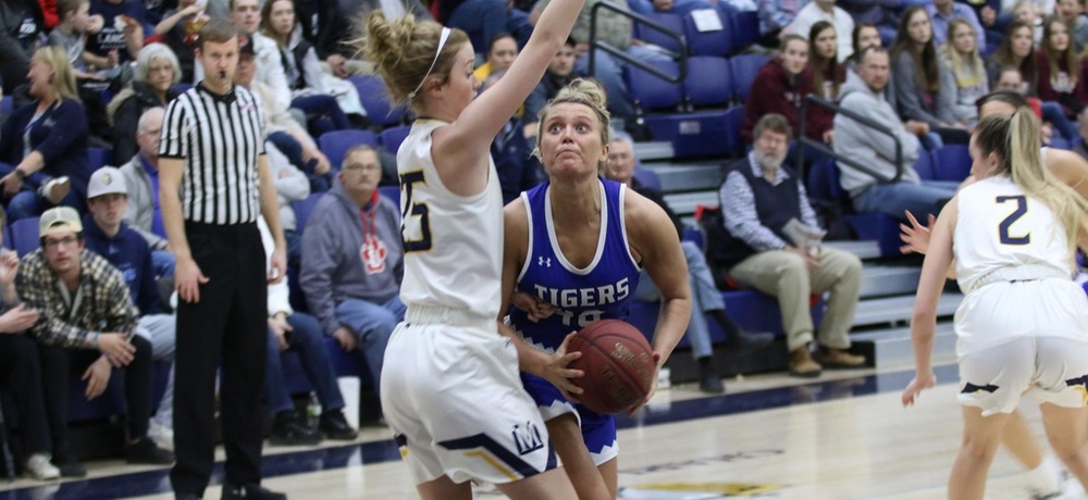 Hot start aids No. 13 DWU in road rout over Doane